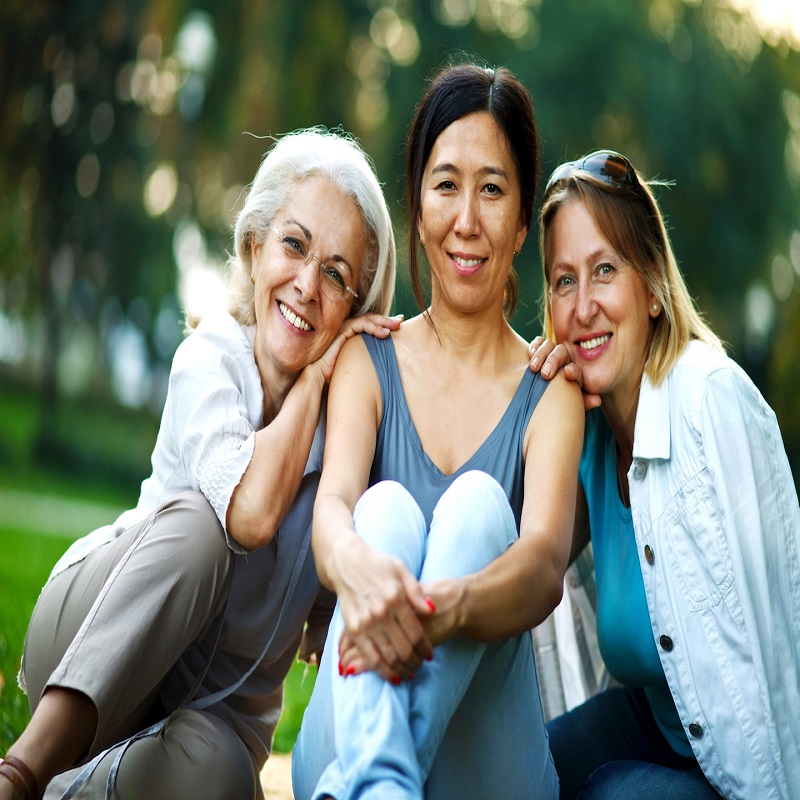 mera-internista-consultantdoctor-anti-aging-envejecimiento-hormonas-alicante-sha-vithas-replacement-sustitucion-hormone-bioidentical-menopause-menopausia-woman-migraine-positive-laugh.jpg